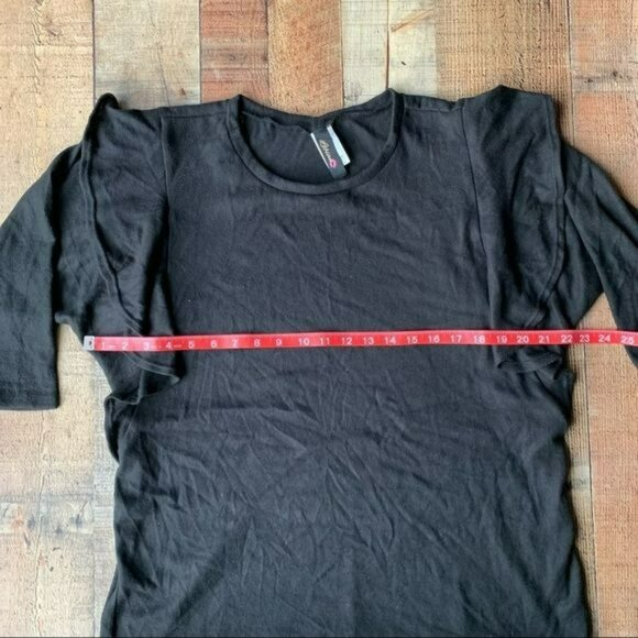 Libian women’s black 3/4 sleeve dolman top with ruffle shoulders - XL - Picture 4 of 6